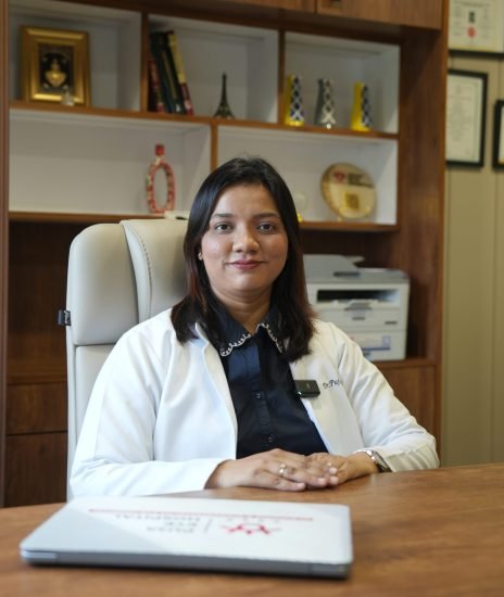 Dr Puja Sheth glaucoma specialist examining eye patient in Ahmedabad